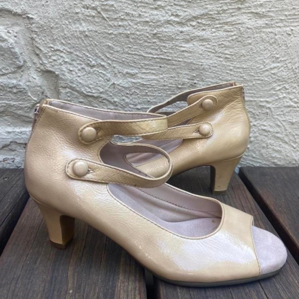 Tan Kitten heels